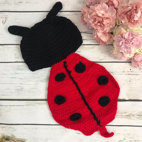 Newborn Baby Crochet Ladybug Outfit Photo Prop - Picture 3 of 16